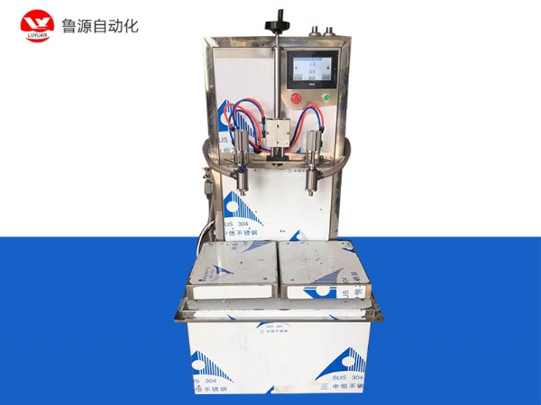 半自動(dòng)稱(chēng)重式灌裝機